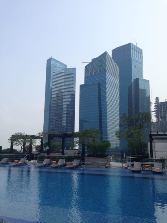 Pool The Fullerton Bay Hotel Singapore