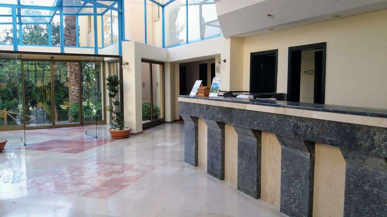 Lobby Asteria Collection Side