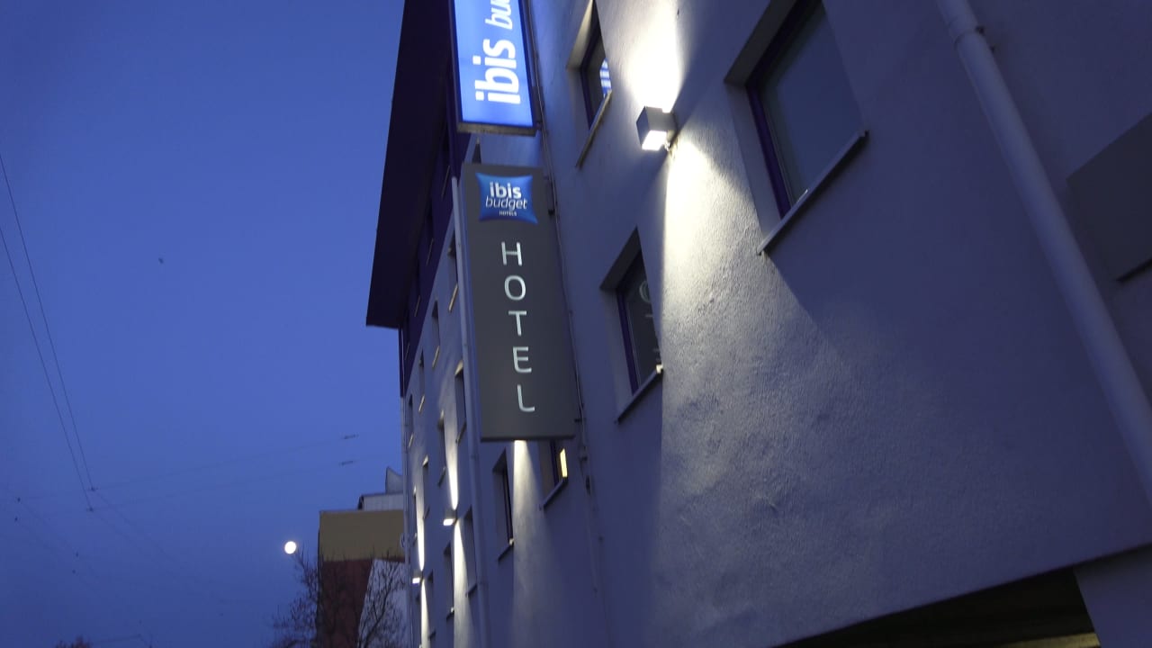 Außenansicht ibis budget Hotel Saarbrücken Ost