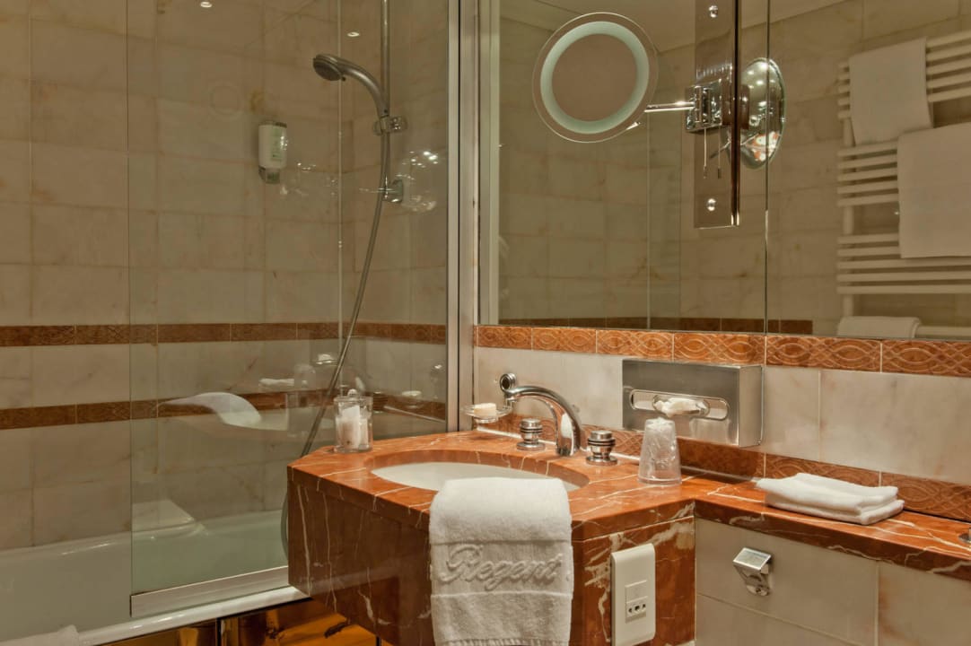 Bathroom Hotel Le Regent