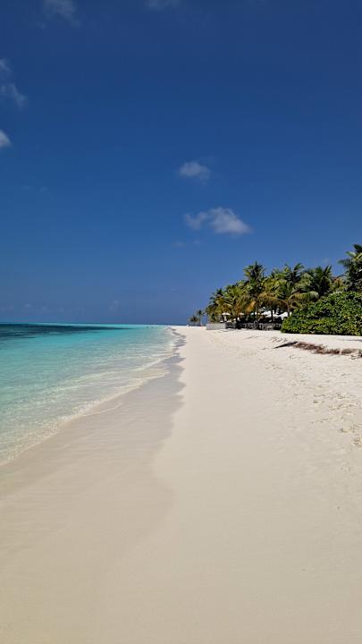 Strand Kuredu Island Resort & Spa