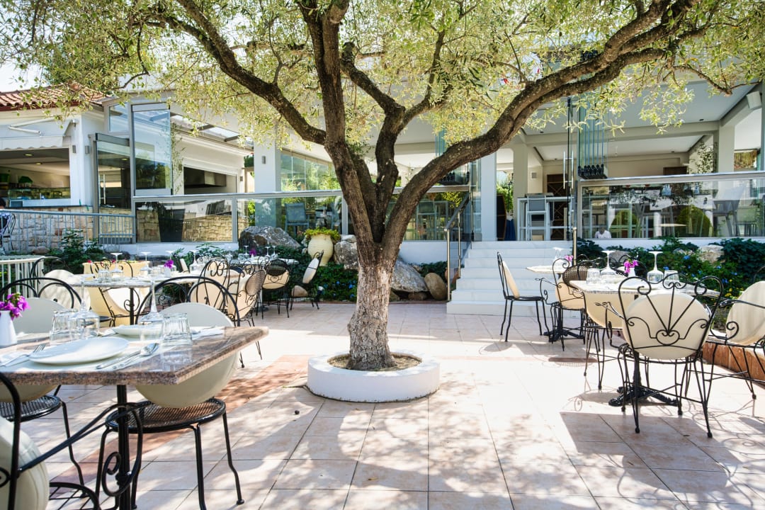 Gastro Hotel Chrousso Village