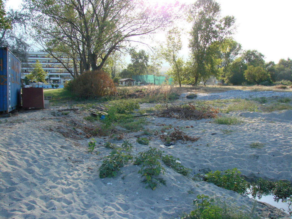 Direkt hinter der Hotelanlage Olympian Bay Grand Resort