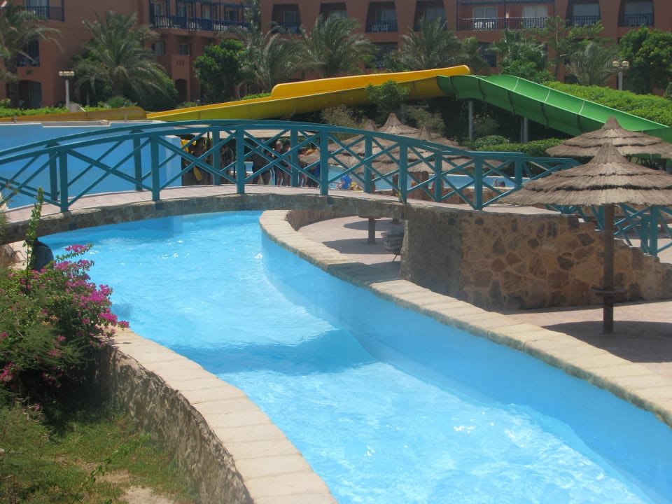 Splyw na pontonach po falach Titanic Beach Spa & Aqua Park