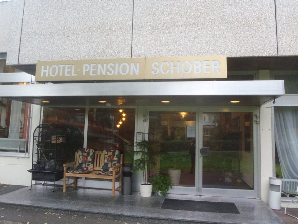 Hoteleingang Hotel Schober am Kurpark
