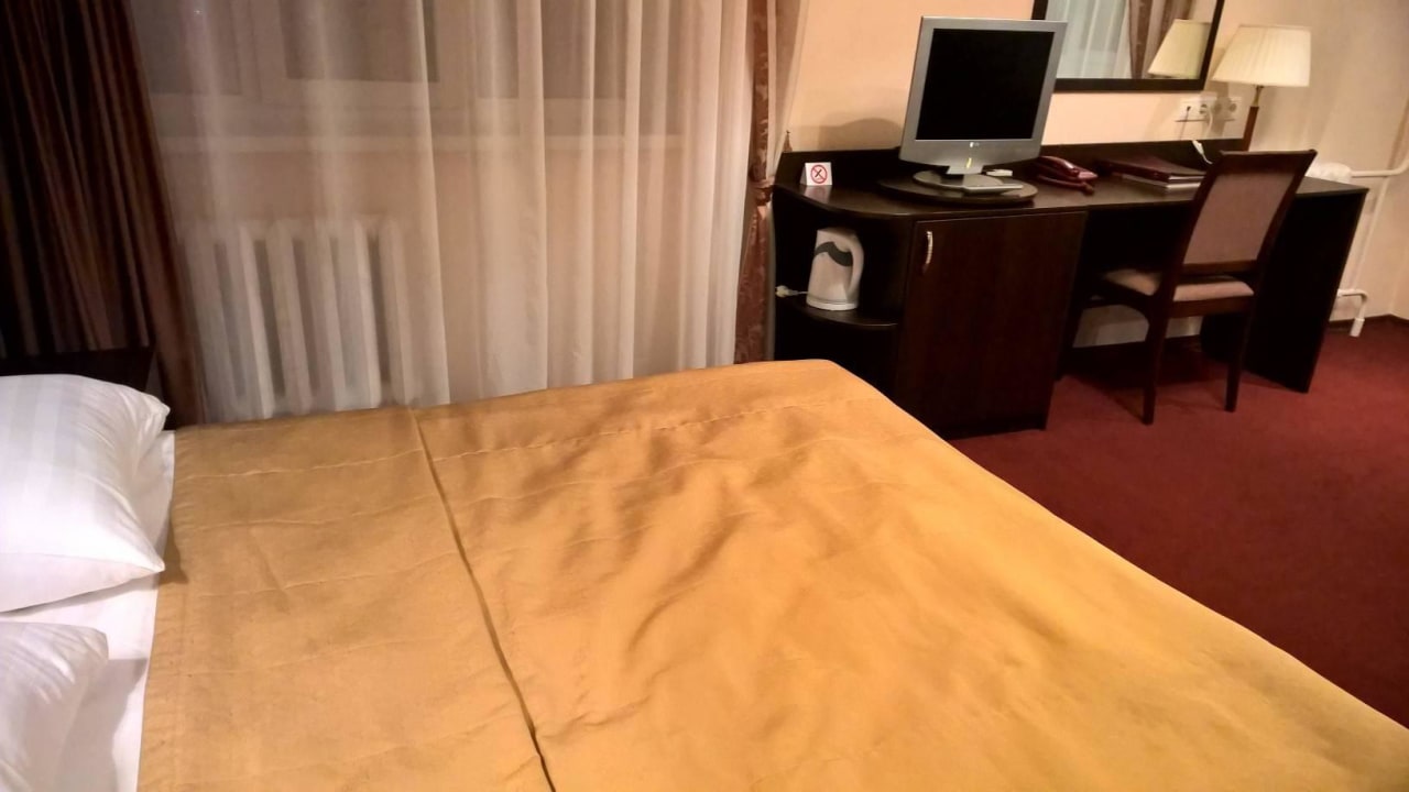 Bett und TV Hotel Deryabin