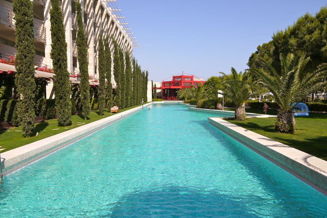 Vorderer Poolbereich Gloria Serenity Resort