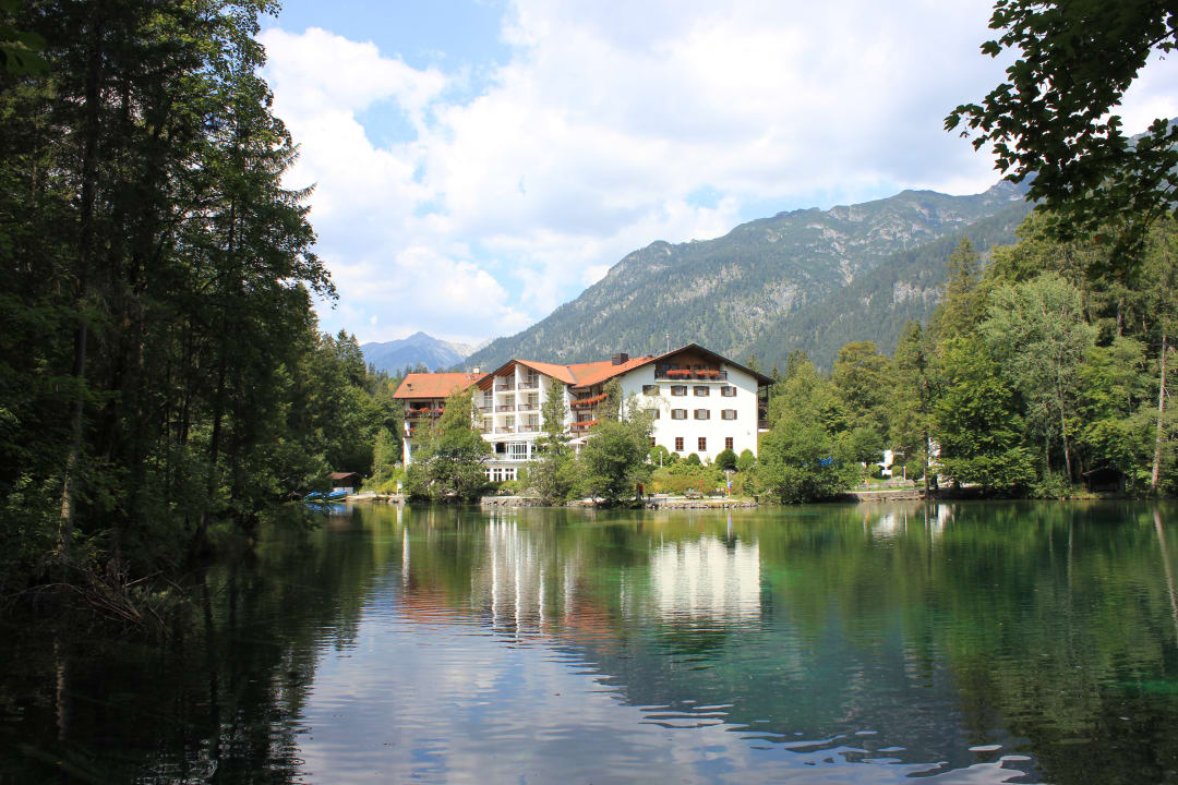 Außenansicht Hotel Am Badersee