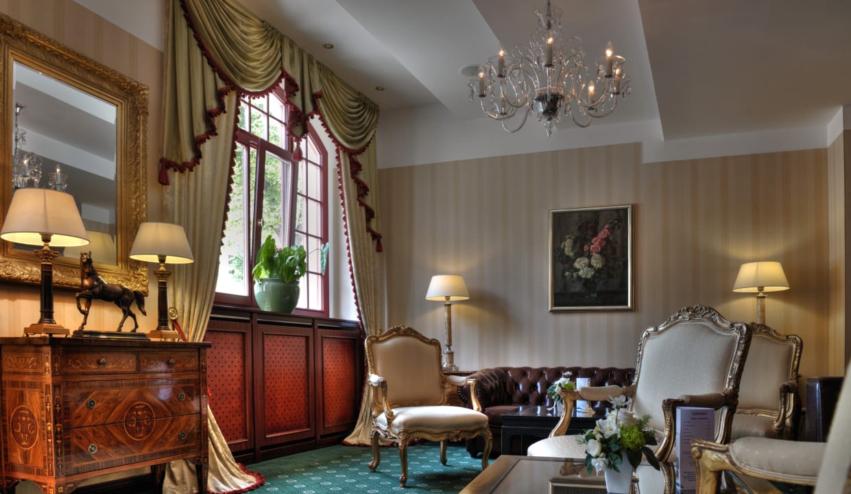 Lobby Hotel Zur Alten Schmiede