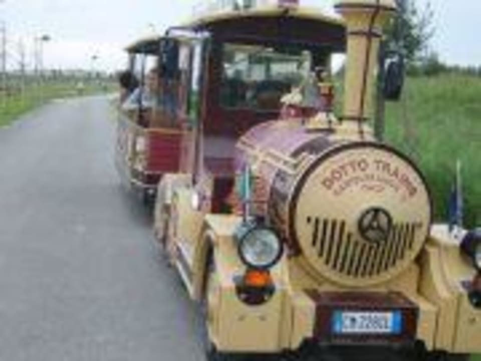 Bimmelbahn im Feriendorf Villaggio La Querica