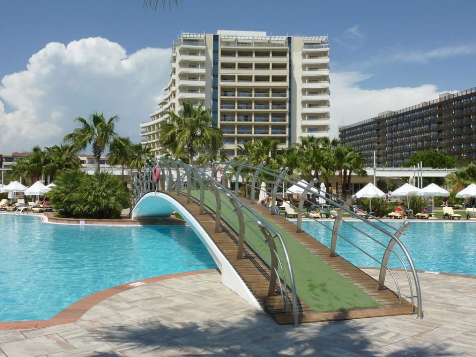 Hauptpool Lara Barut Collection