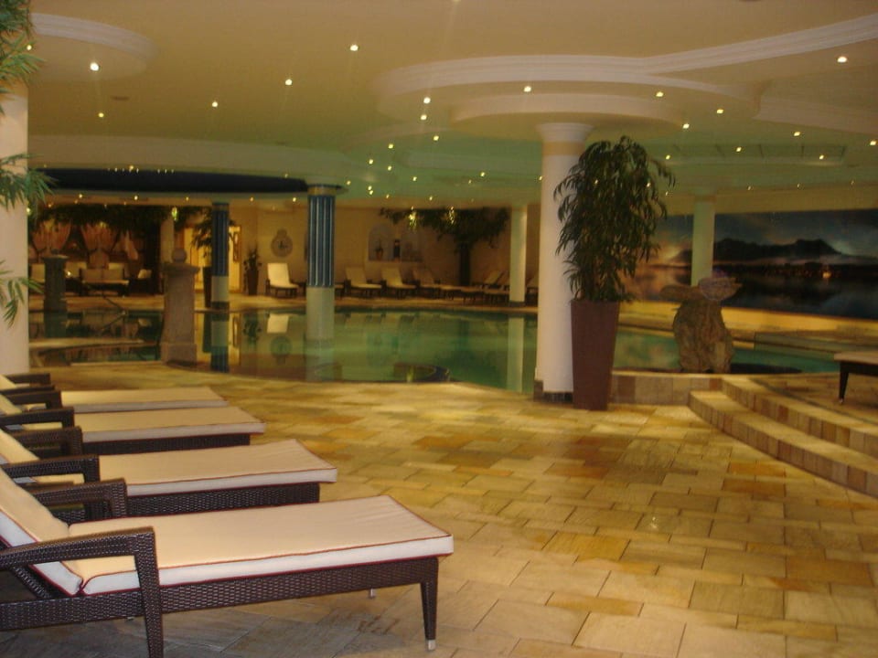 Poolanlage DAS EDELWEISS Salzburg Mountain Resort