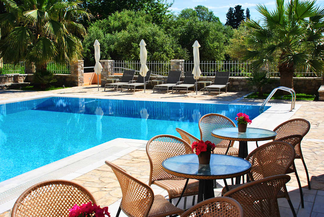 Pool Harmony Hotel Apartments