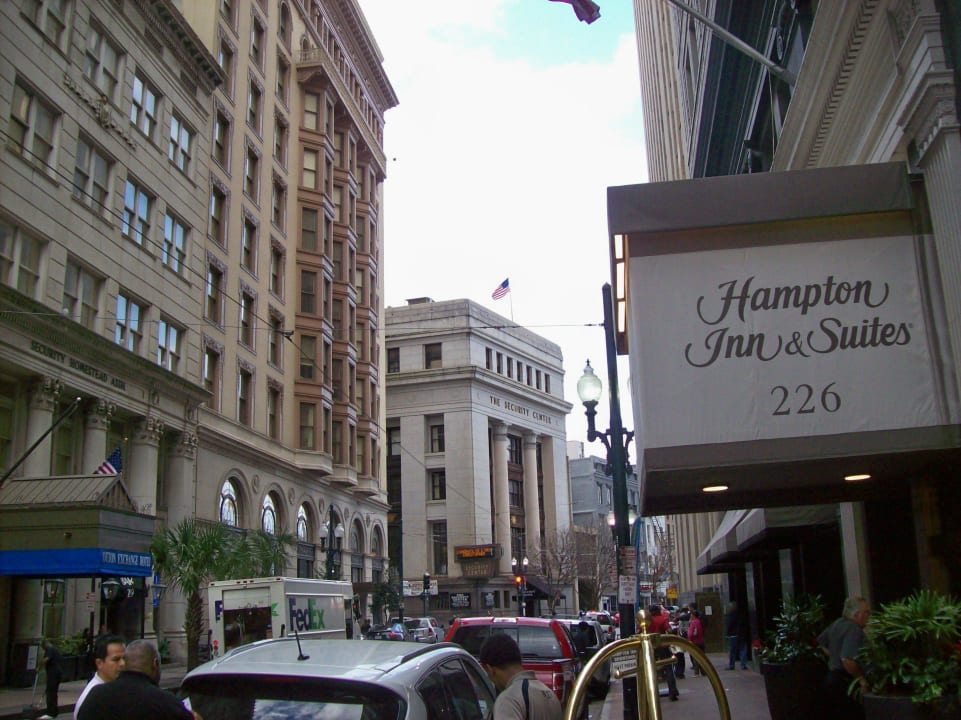Straße und Eingang Hotel Hampton Inn & Suites New Orleans Downtown (French Quarter Area)