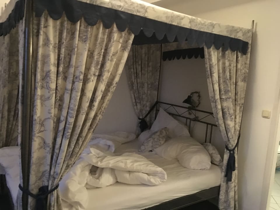 Zimmer Burghaus & Villa Kronenburg