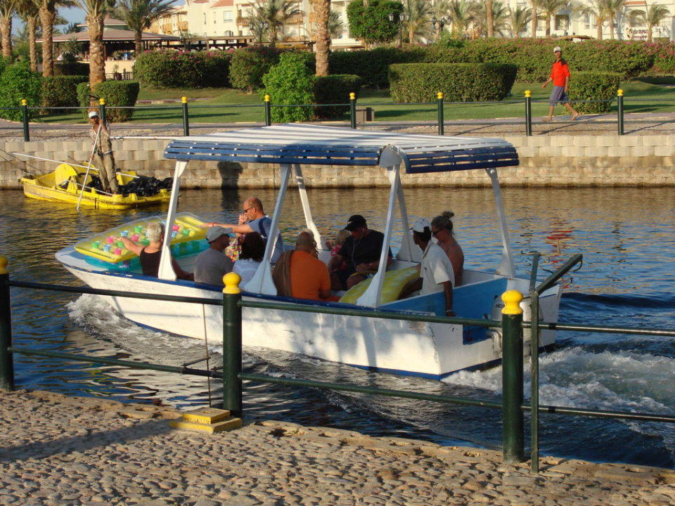 Boot auf dem Weg zum Strand Pickalbatros Dana Beach Resort - Hurghada