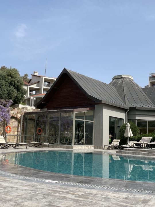 Pool Arum Barut Collection