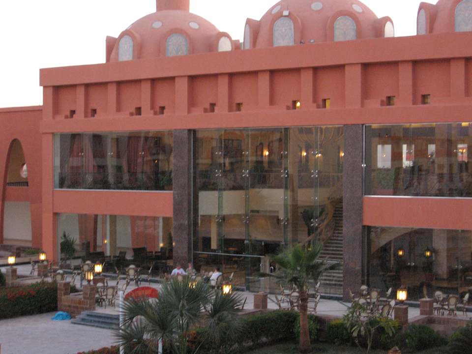 Lobbyeingang von der Anlage aus Titanic Beach Spa & Aqua Park