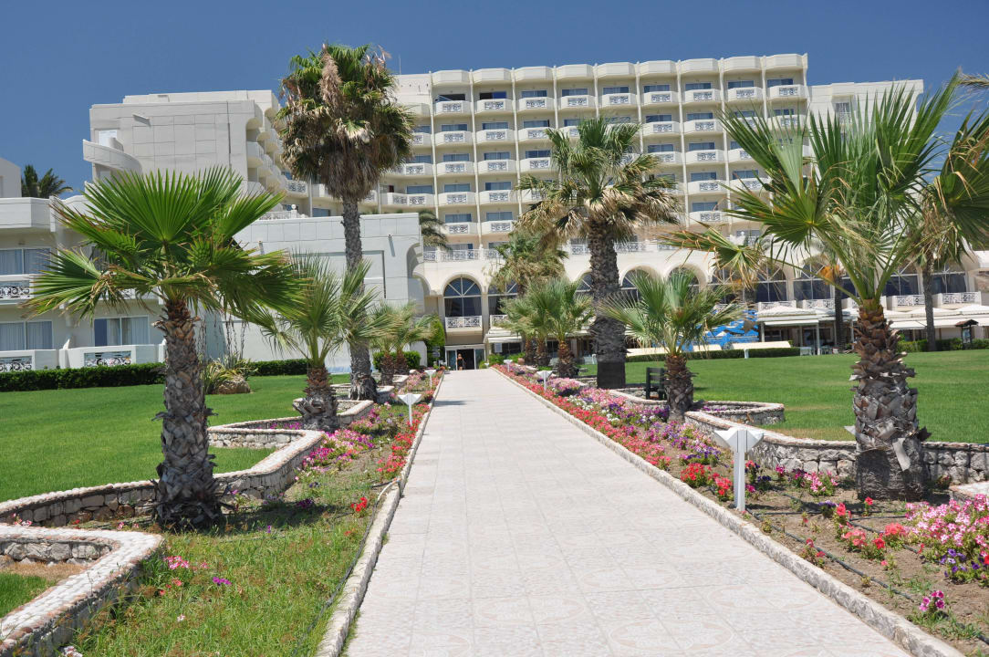 Weg vom Strand zum Hotel Rodos Palladium Leisure & Wellness