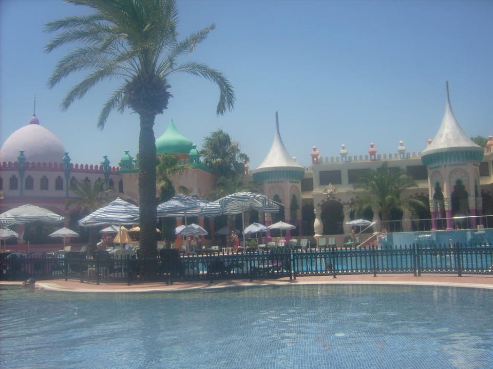 Kinderpool Kamelya Aishen Club