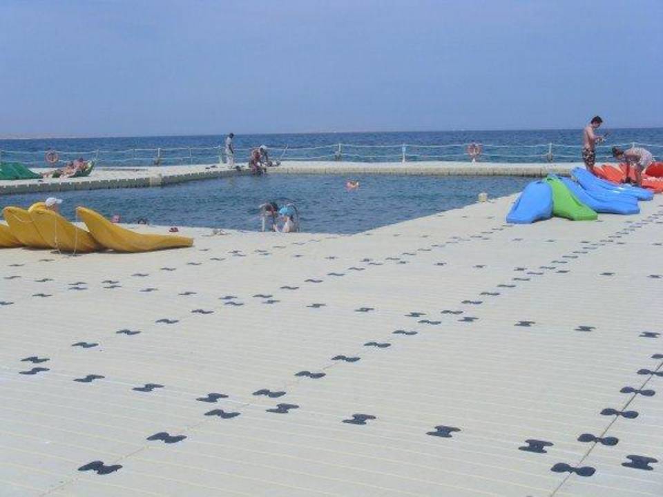 Steg mit Meerwasserpool Pickalbatros Palace Resort