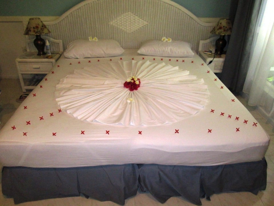 Bett Equator Village Resort