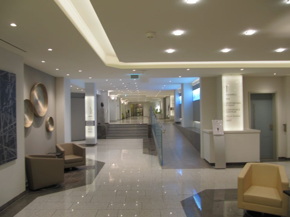 Durchgang zum Restaurant, Spa und den Zimmern Hotel Frankenland