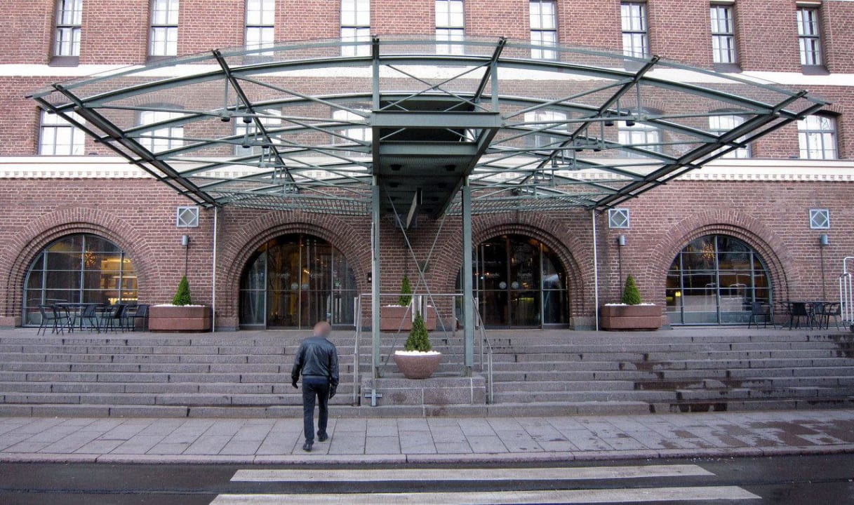 Entrance Hotel Scandic Grand Marina