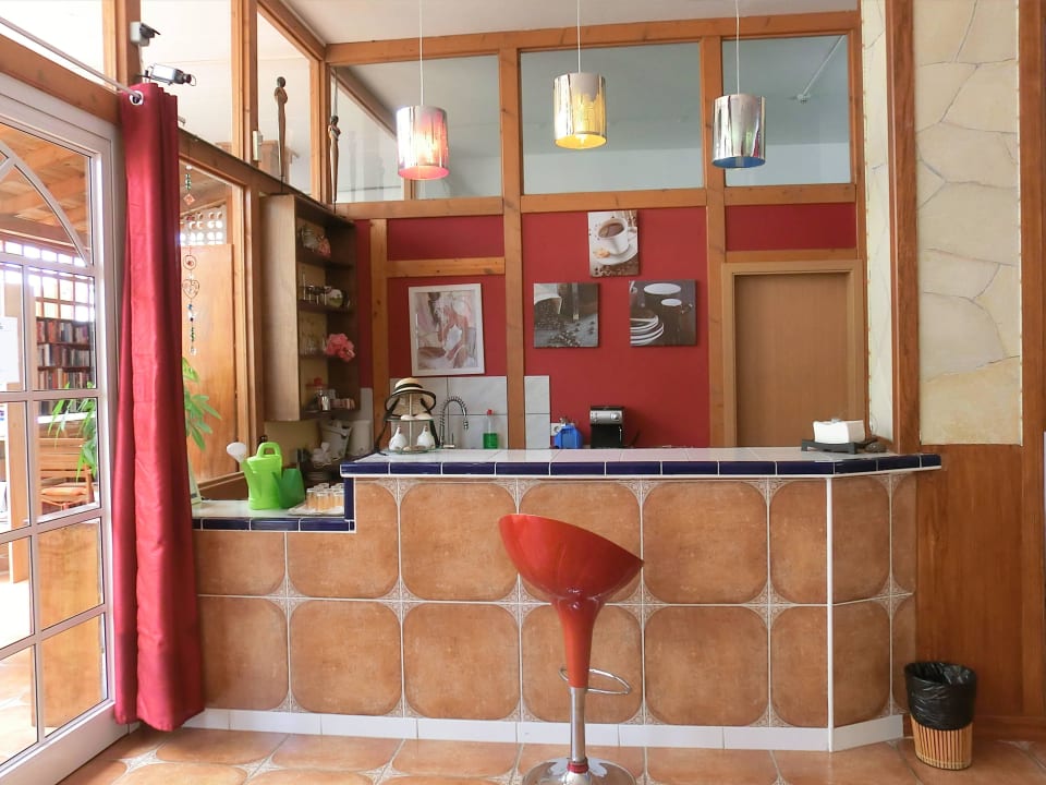 In d. Lobby, li. z. Leseraum Marina Playa Suite Hotel