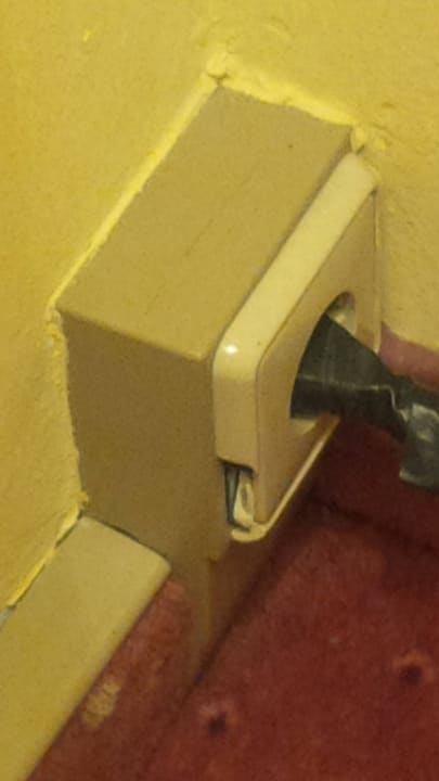 Gebrochene Steckdose Hotel Lebzelter