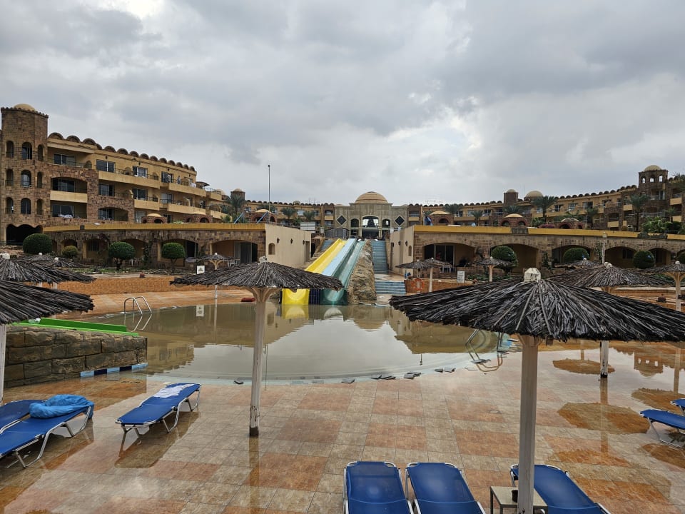 Pool Utopia Beach Club