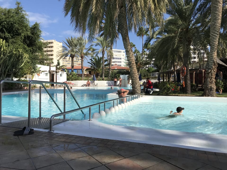 Pool HL Miraflor Suites Hotel