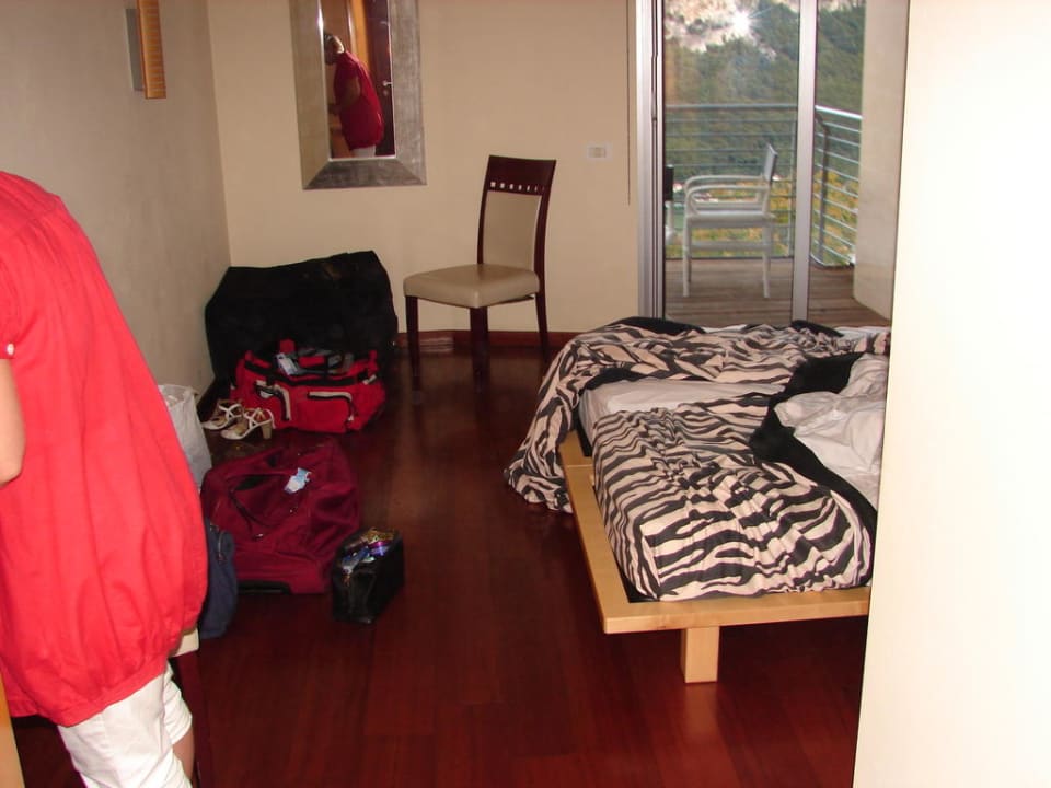 Größe ist ok aber leider die Ablagen und Saub Garda Hotel Forte Charme