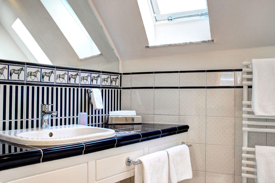 Zimmer 74 Bad Hotel Linde