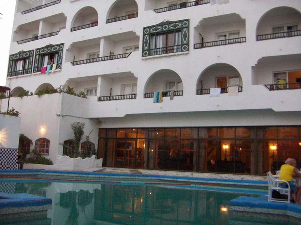 Front hotelu Hotel Nour Justinia