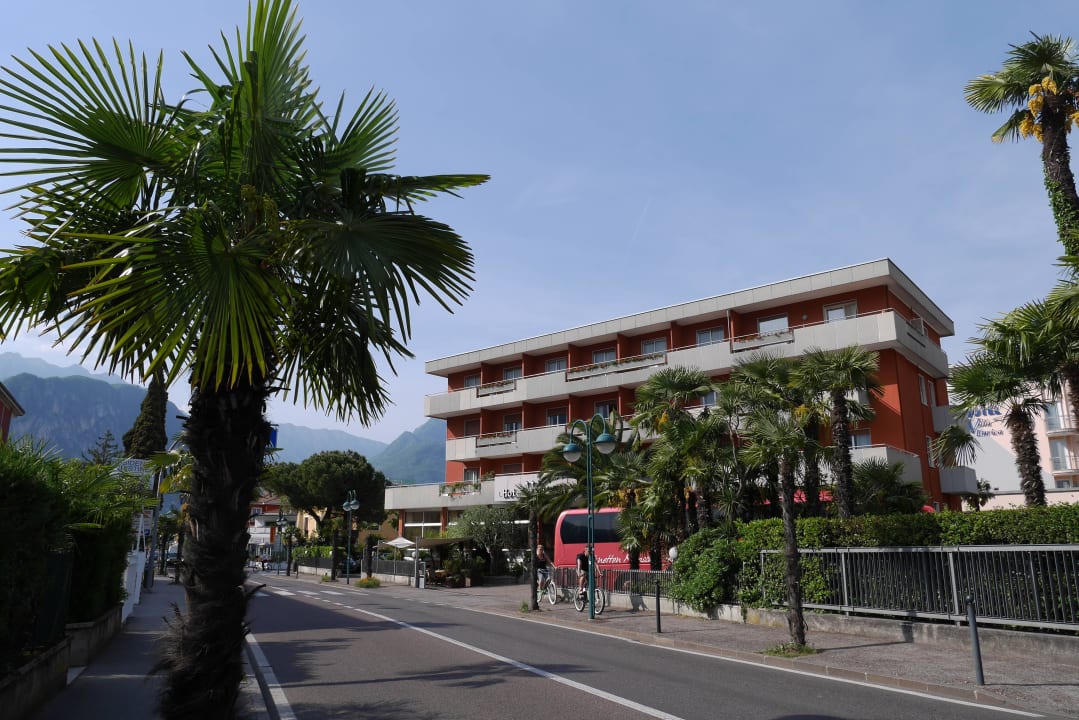 Frontansicht, tags Hotel Riviera