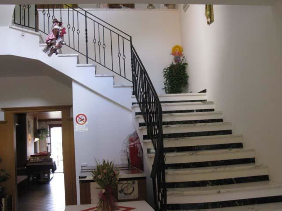 Treppenhaus. Hier geht es zu den Zimmern Hotel Lengsteinerhof