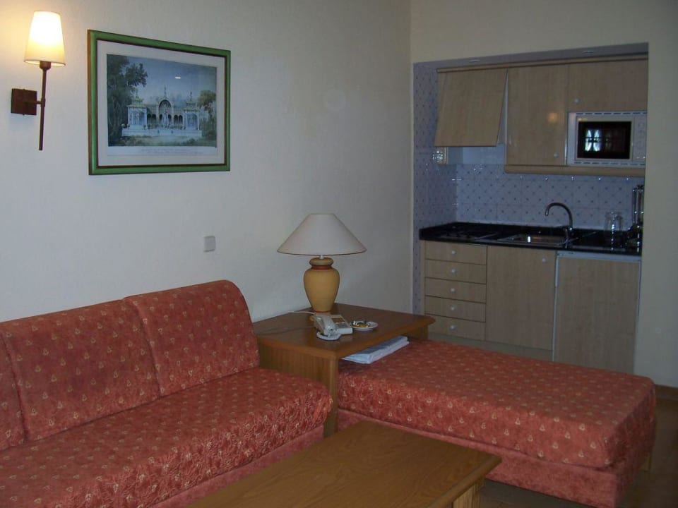 Wohnraum mit Küchenzeile Grupotel Los Príncipes Apartments & Spa