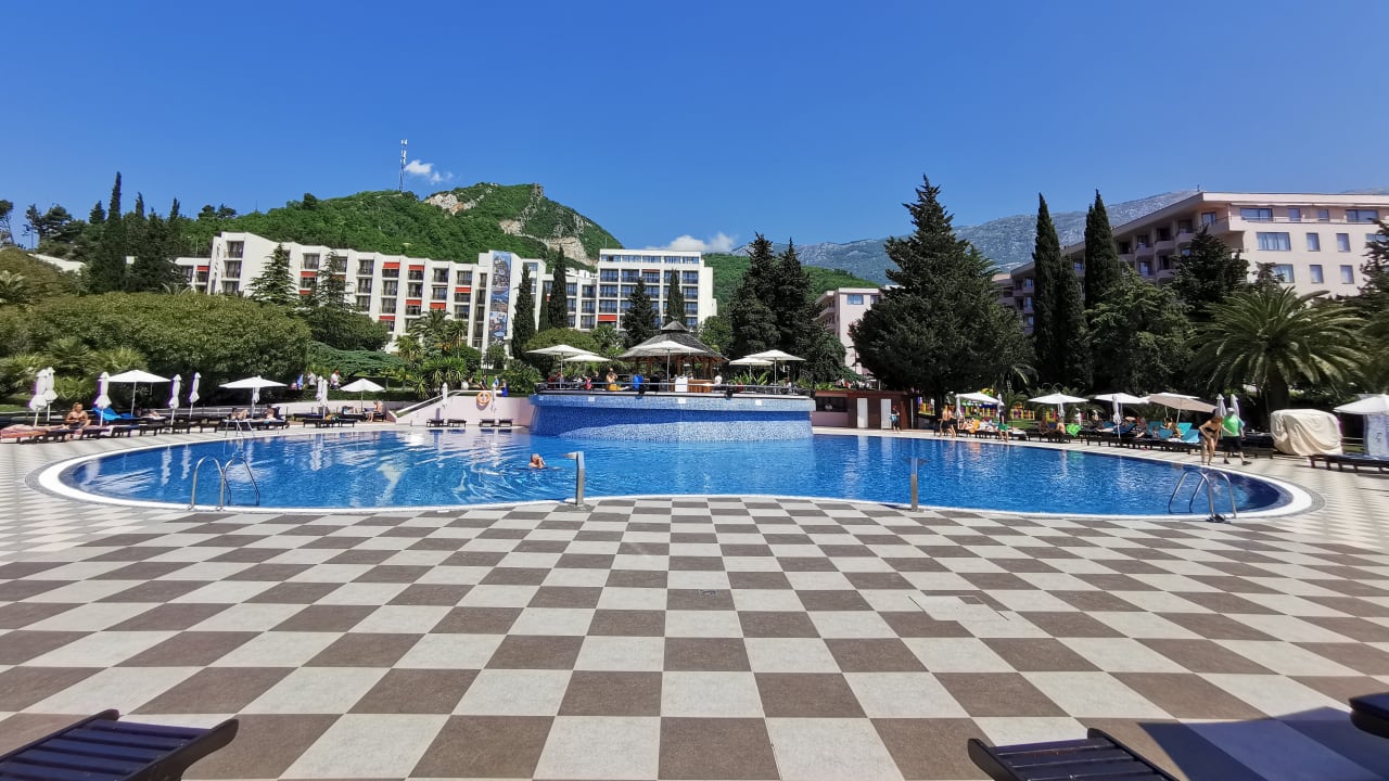 Pool Iberostar Waves Bellevue