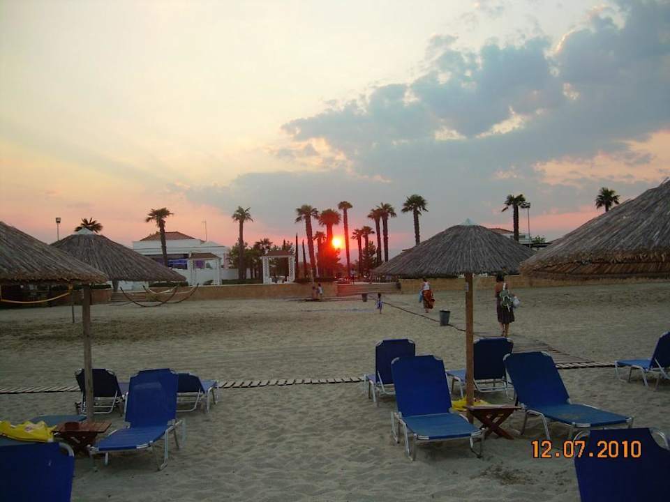 Plaża hotelowa Mediterranean Village Hotel & Spa