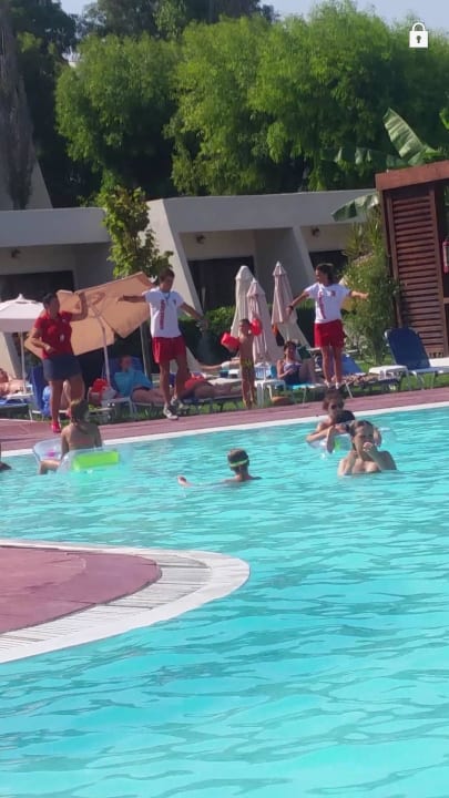 Animation am Pool Sol Cosmopolitan Rhodes