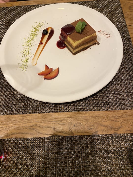 Gastro Acanthus Cennet Barut Collection