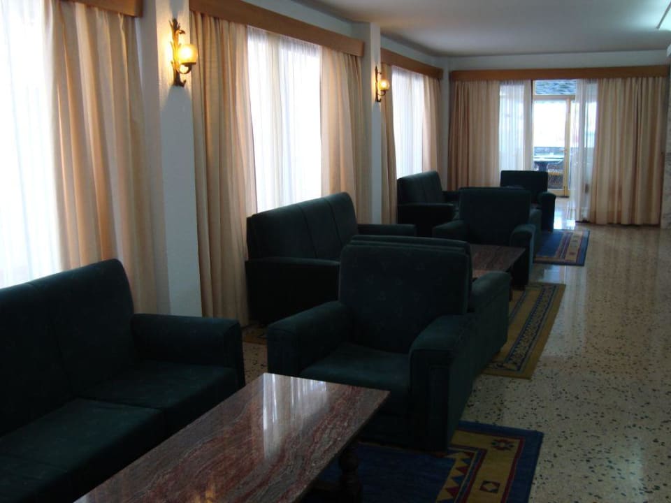 Aufenthaltsbereich unten im Hotel R2 Veronica Beach Hotel