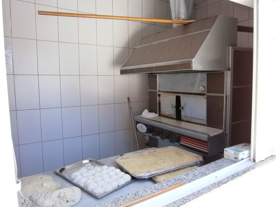 Frisch hergestellte türk. Pizzaherstellung  Cenger Beach Resort & Spa