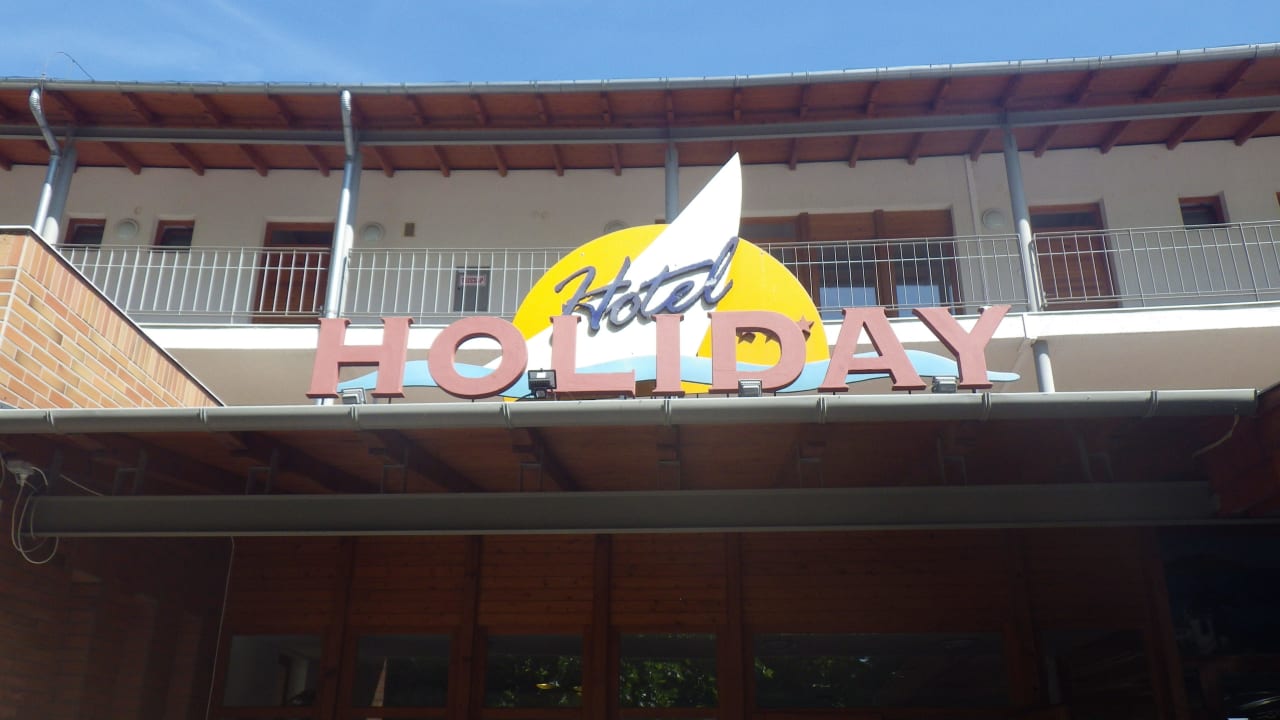 Eingang Hotel Holiday