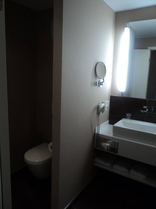 Bad mit separatem WC (links) Hotel Schönau