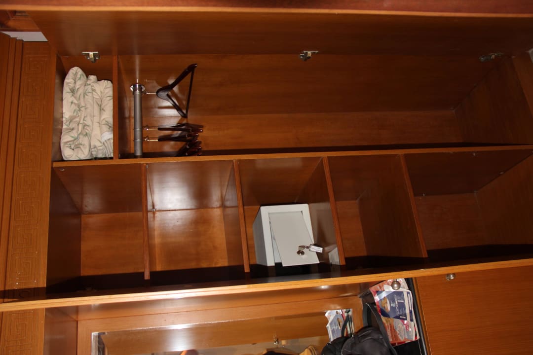 Schrank mit Safe  Sandy Beach Resort