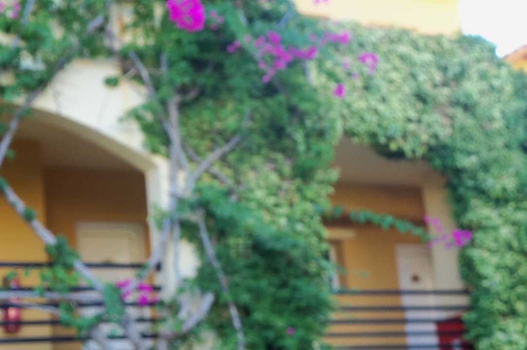 Flur zu den Zimmer mit S- MB Vantaris Luxury Beach Resort