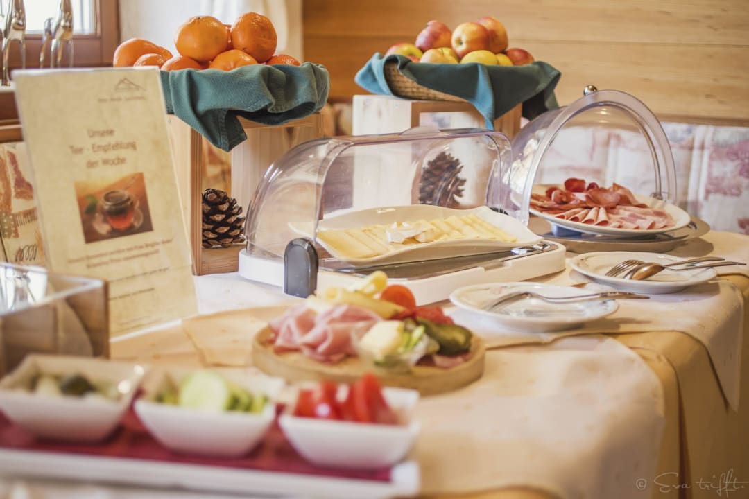 Frühstücksbuffet Hohe Burg Alpengasthof Hohe Burg Alpengasthof