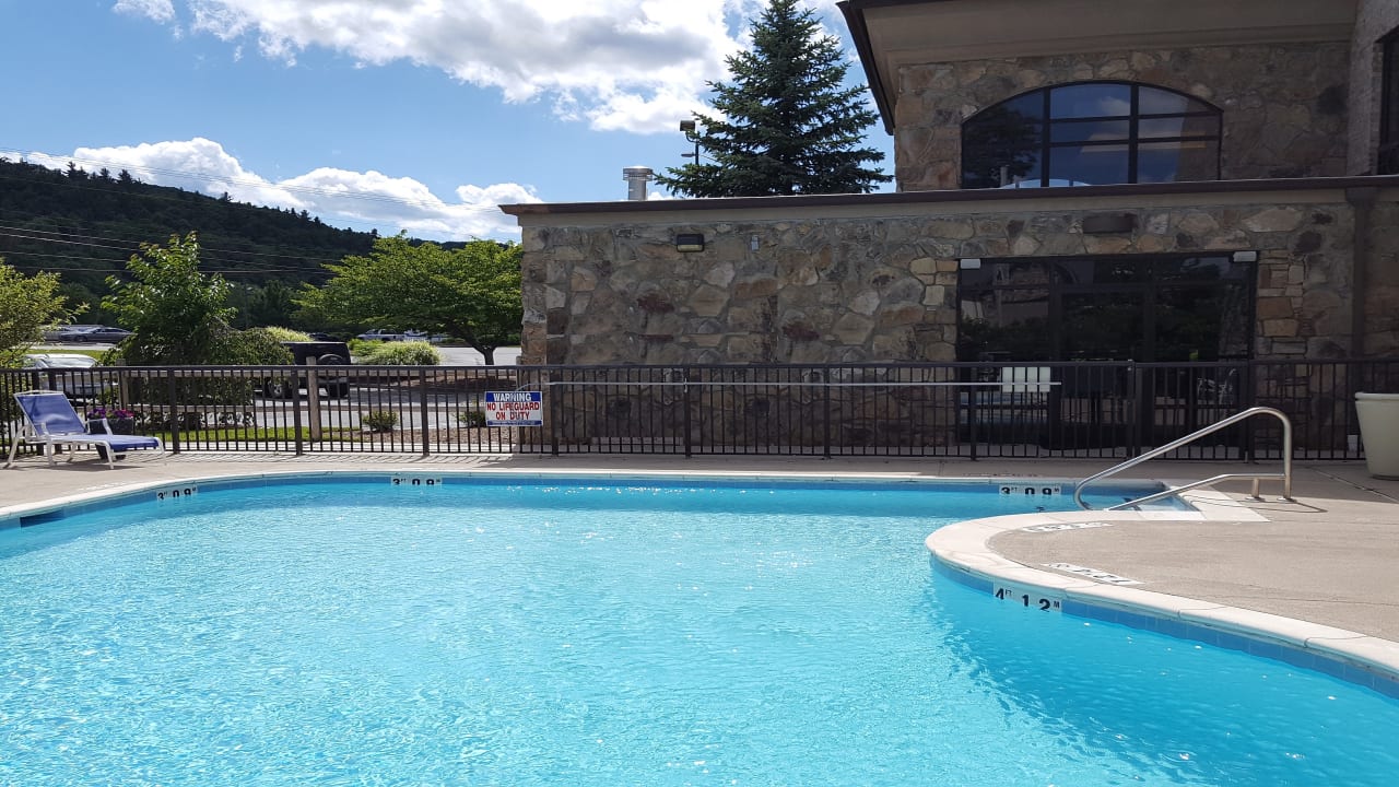 "Pool" Holiday Inn Express Boone (Boone) • HolidayCheck (North Carolina